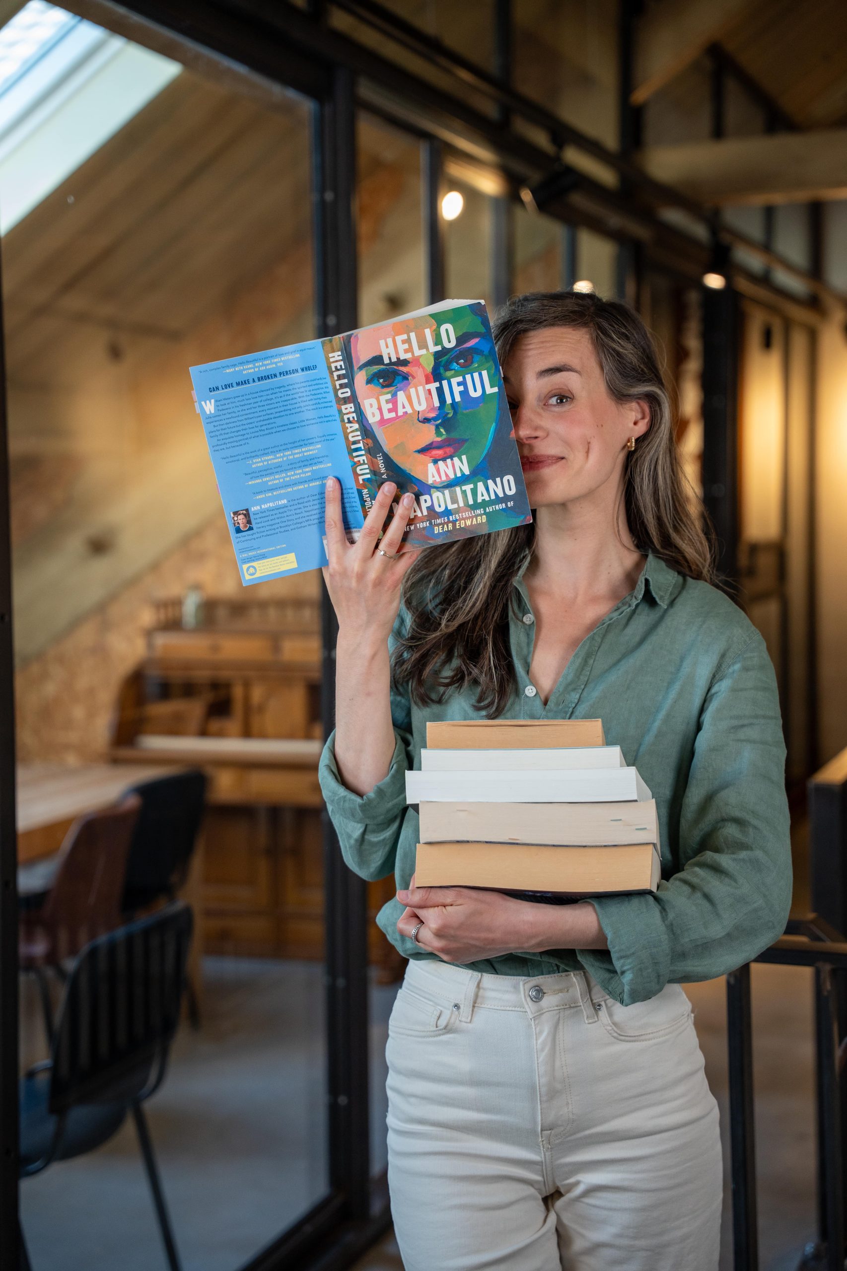 Iris met boeken