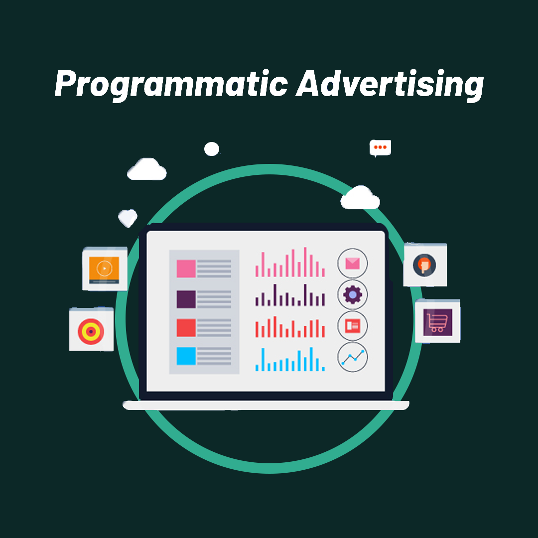 Illustratie met tekst 'Programmatic Advertising' en laptop met grafieken en iconen.